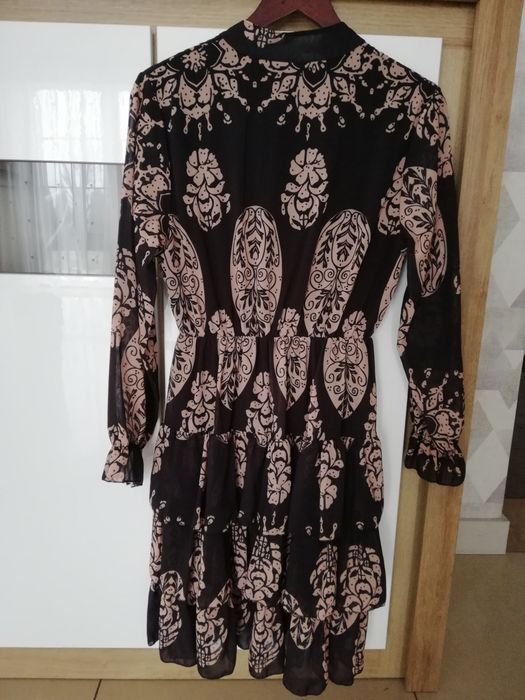 Sukienka we wzory r.38