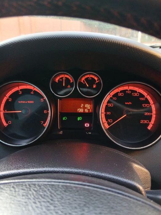 Peugeot 308 1.6 бензин