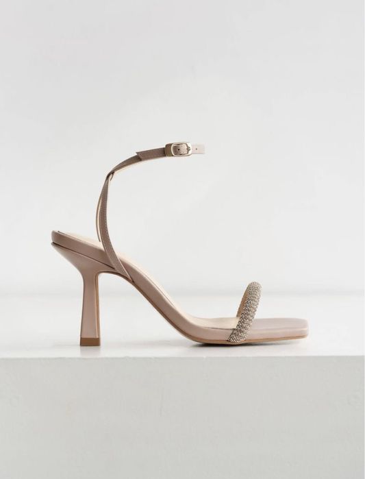 Босоніжки неймовірно гарні шкіряні 39 розмір