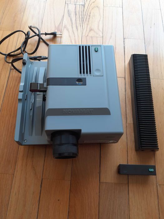 Slide projector63824709105025121