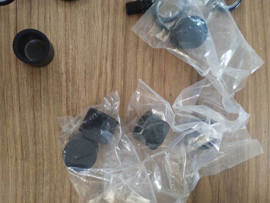 Kółka z żabkami na karnisz czarne 68 sztuk fi 19