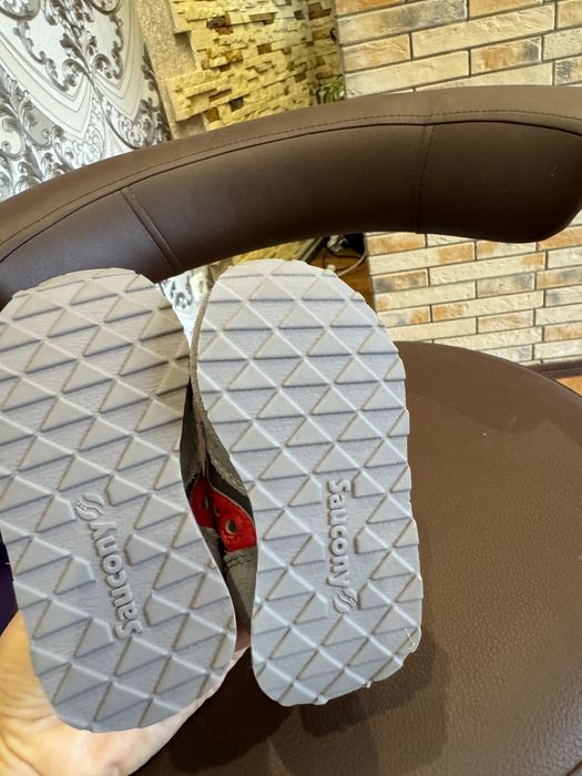 Дитячі фірмові кросівки