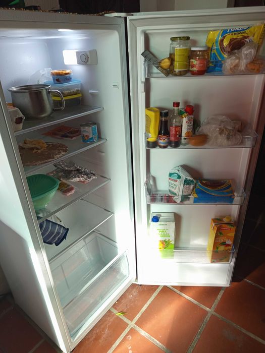 Vendo frigorífico semi novo com garantia 6 meses de uso