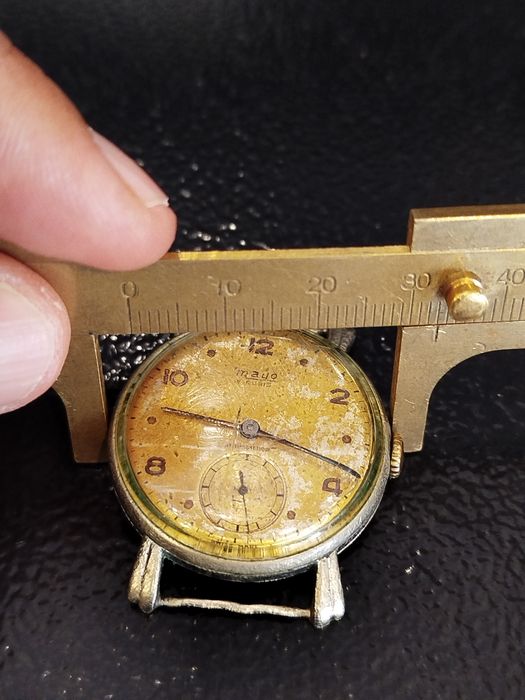 Lote 2 relógios - cronógrafo De Sotto e relógio de corda Mayo