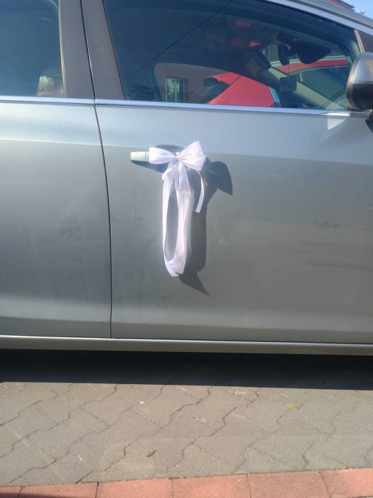 Kokardy do dekoracji klamek samochodu ślubnego