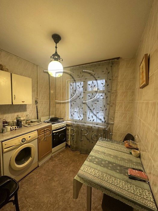 Продаж 3 кімн. квартири за адресою Туполева 15 б