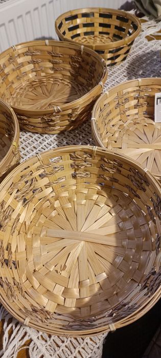 Корзинки плетені, серветки для сервірування