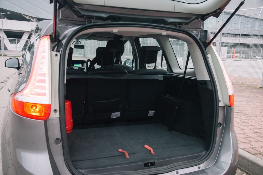 Продам Renault Grand Scenic 2012.