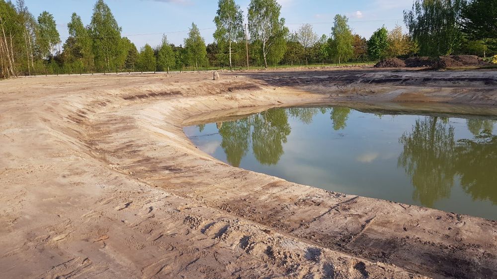 Kopanie stawów i odmulanie zbiorników – koparka LONG