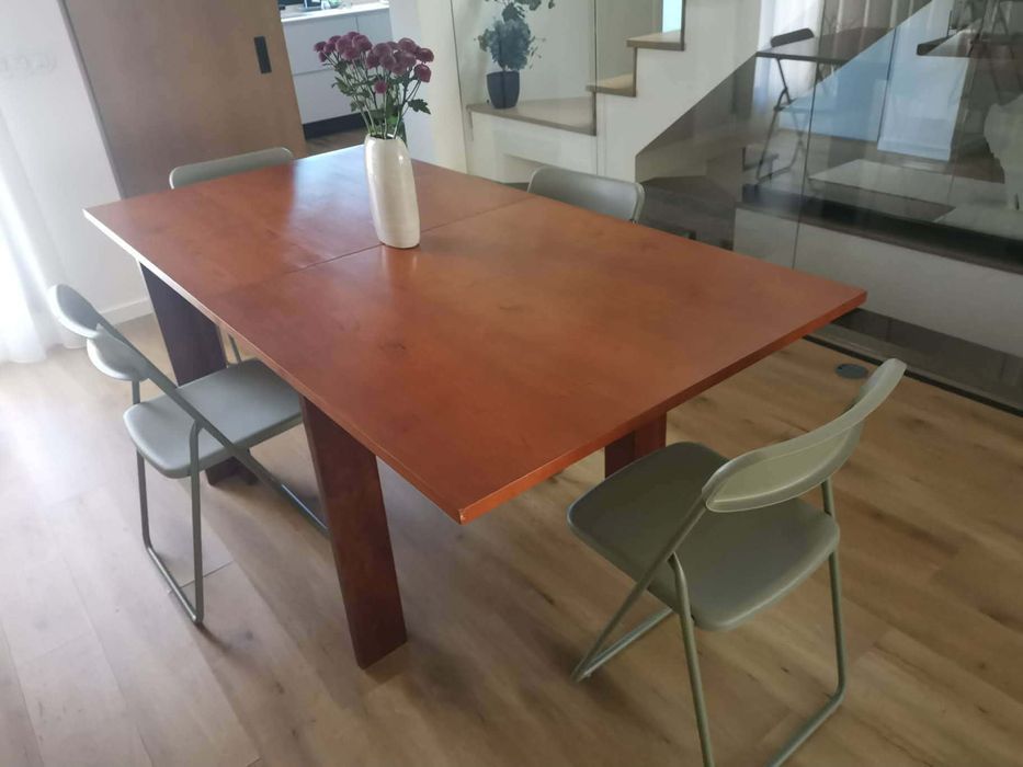 Mesa de jantar em cerejeira maciça, feita por decoradora. Urgente