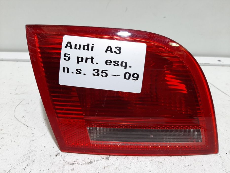 Farolim da mala esquerdo AUDI A3 Sportback (8PA)