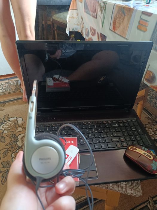 Ноутбук леново в комплекті навушники зарядка модем
