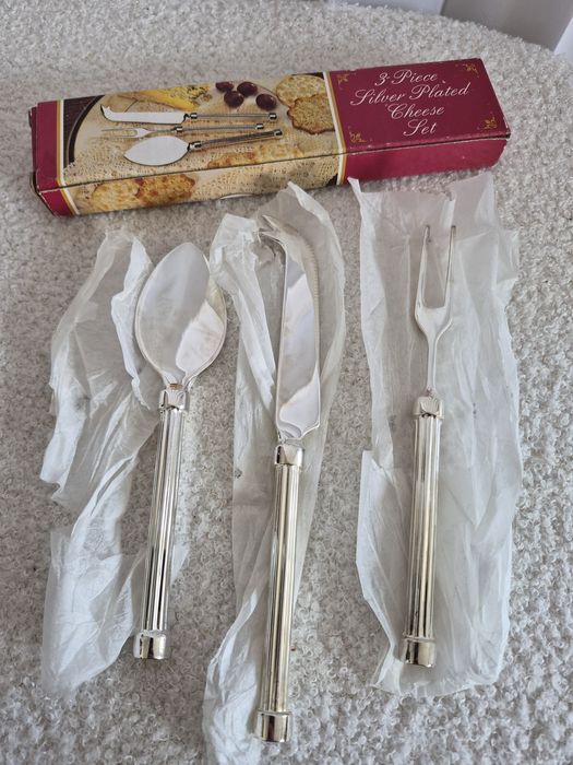 Sztućce do sera .