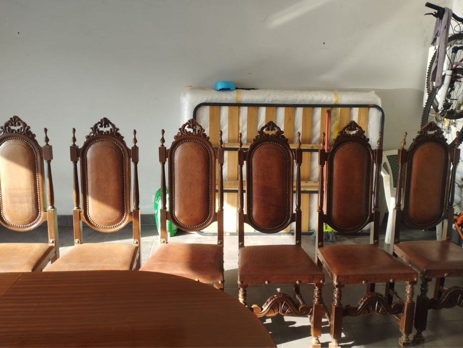 Mesa de jantar com 8 cadeiras