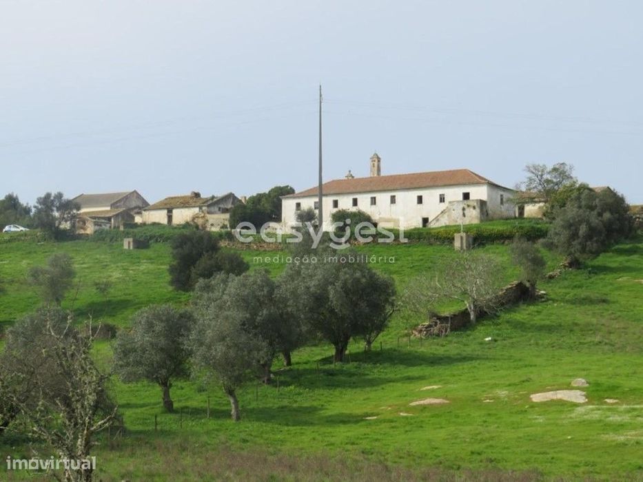 Herdade com 1.447.916 m2 localizada em São Luís, concelho de Odemira