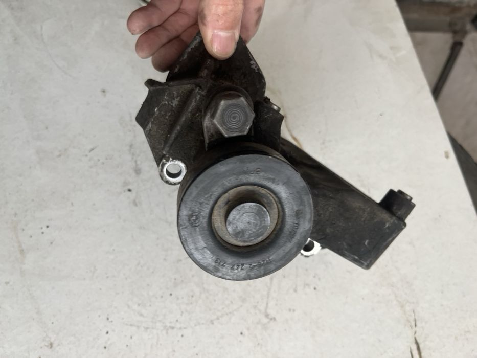 інші мото Ролік двигуна bmw e46 e39 2,0d m47 інші мото запч