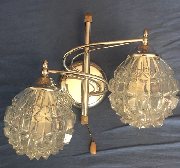 Хромована настінна бра на два кришталевих плафони