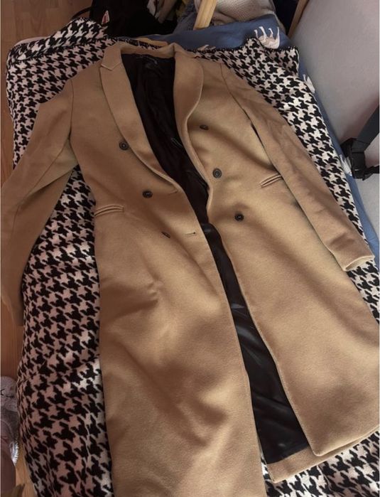 Бежеве пальто Zara