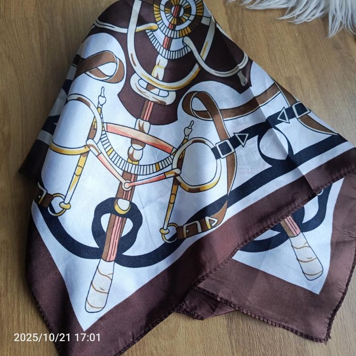 Przepiękna apaszka gawroszka chusta 55 x 55