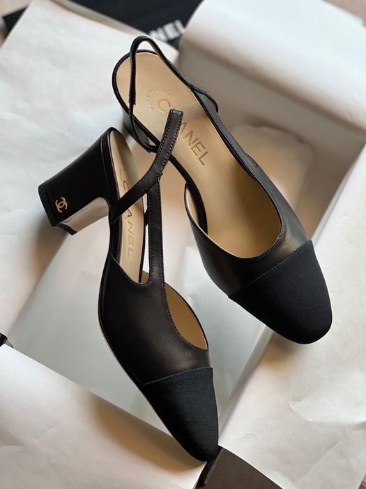 Slingbacki Chanel, buty z odkrytą piętą