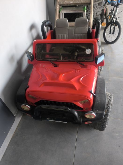 Auto autko 2-osobowe na akumulator jeep czerwony