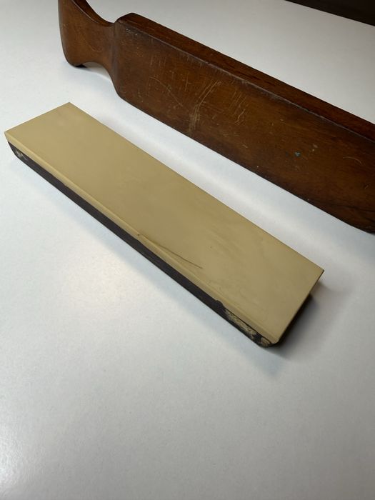 Опасная бритва, камень для заточки