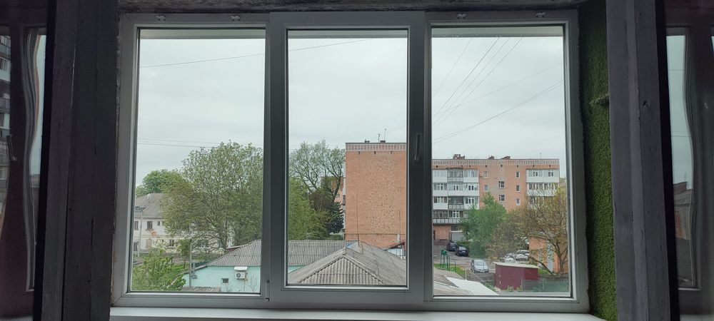Металопластикове вікно б/у на 3 стекла