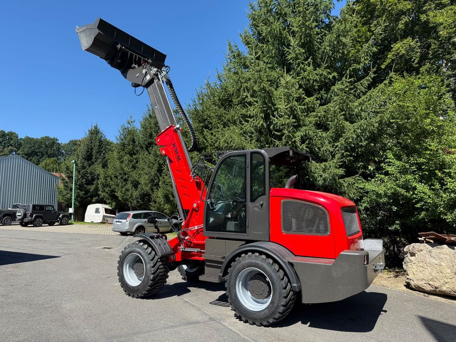 Terenowy wózek widłowy z wysięgnikiem teleskopowym ładowarka 3t na 5m