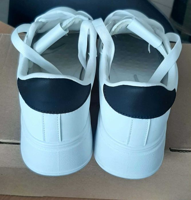 Białe sneakersy z czarnym akcentem r. 38 nowe