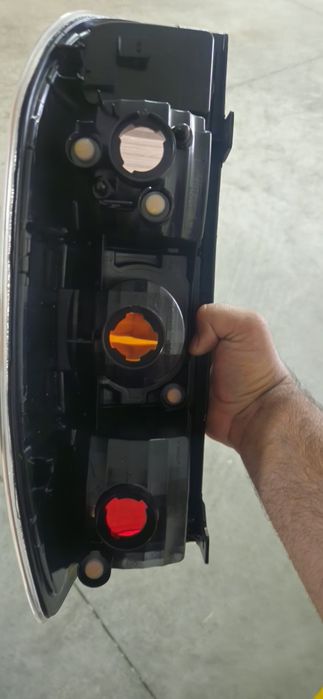 Farol Mazda bt 50 direito