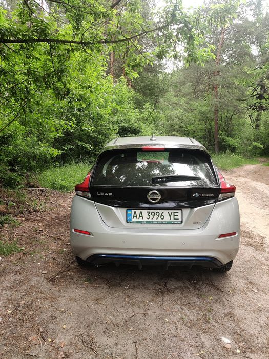 Nissan Leaf 2021 року
