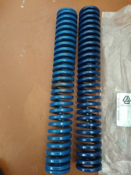 Продам пружини .