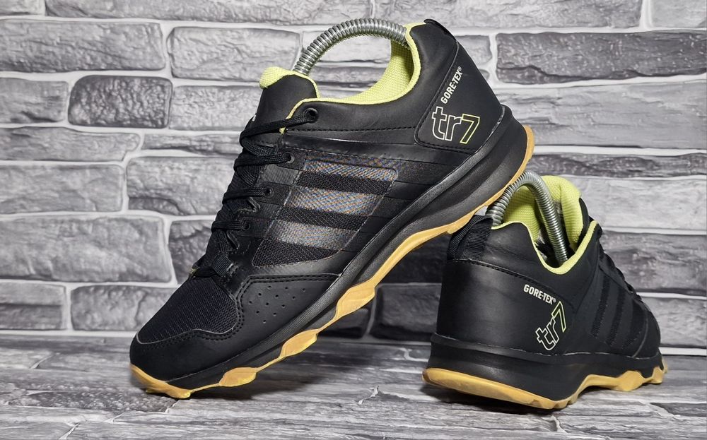 Кроссовки Adidas Gore-Tex (39.5 размер)