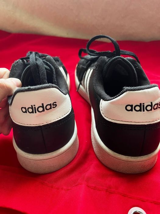 кросівки жіночі Adidas