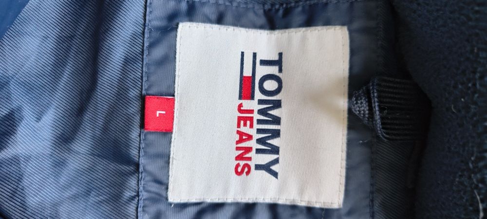 Puchowa kurtka zimowa Tommy Jeans (Hilfiger) DWODW08588 Rozmiar L Granatowa