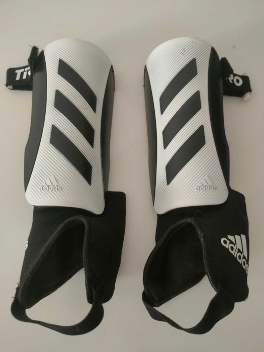 Dziecięce ochraniacze piłkarskie adidas – używane, dobry stan