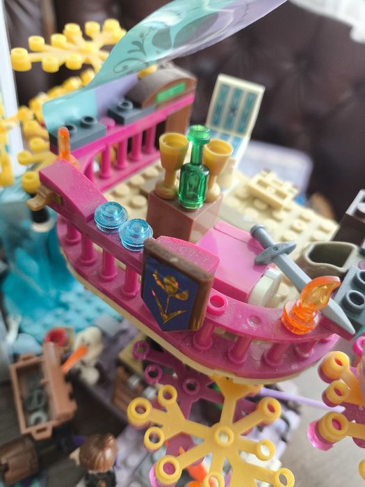 Конструктор LEGO Disney Princess Frozen 2 Зачарований будиночок на дер