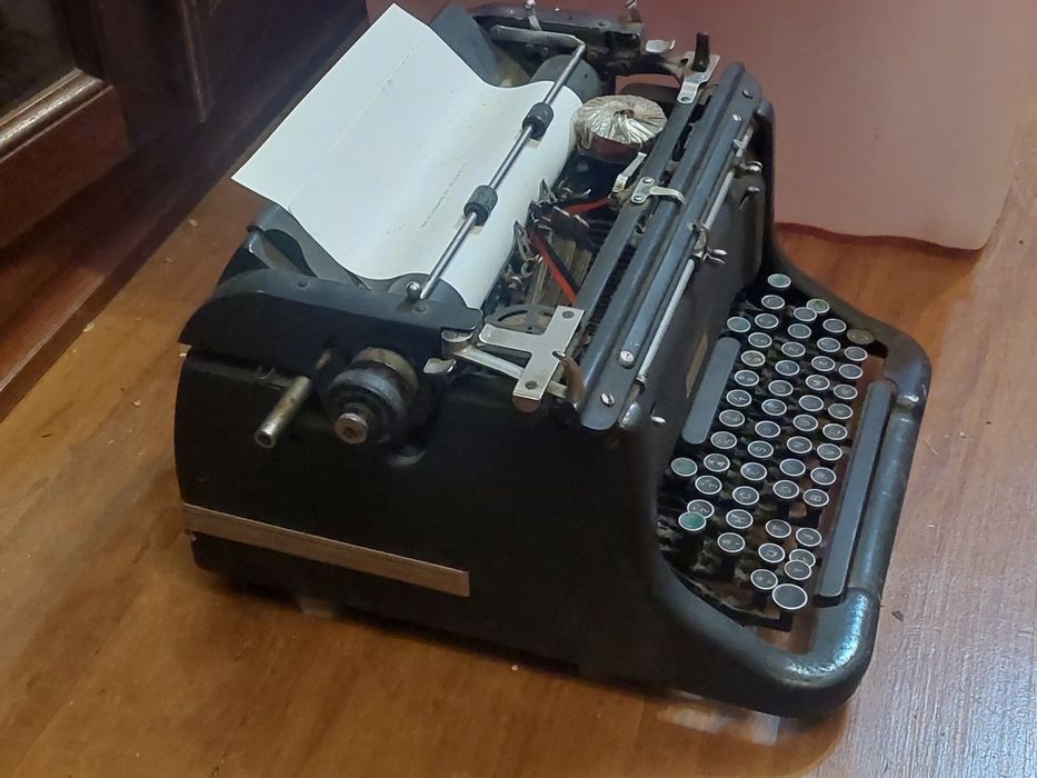 Máquina de escrever antiga