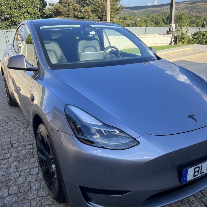 Tesla Y Long Range Premium 2024