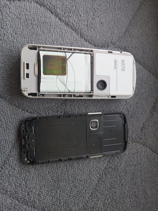 Мобильный телефон Nokia 6070