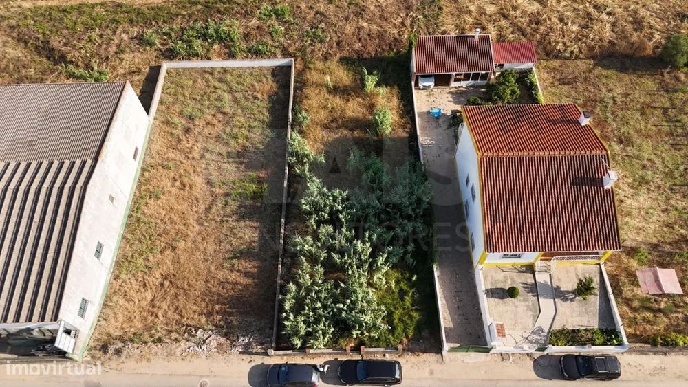 Urban plot of 459 m² with ongoing development project
