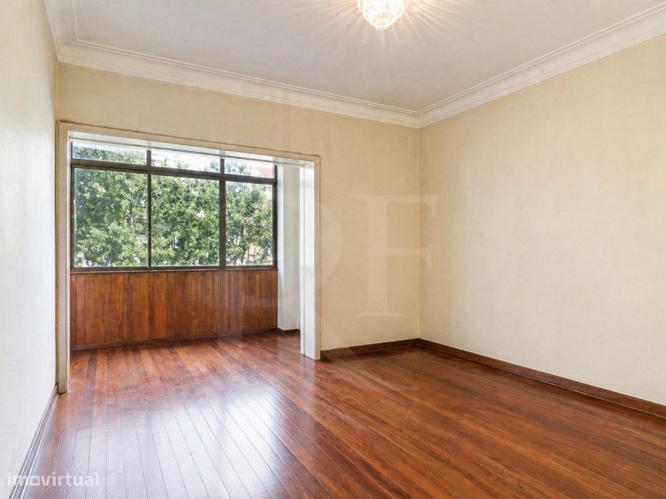 Apartamento familiar T5 na Estrela | Prédio com elevador