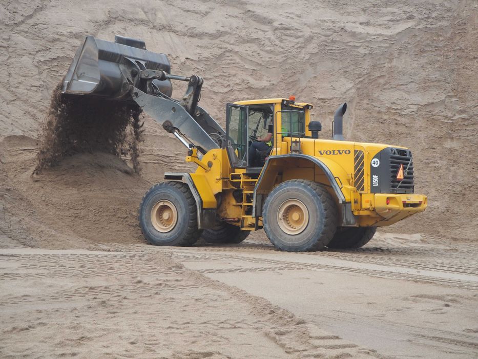Profesjonalne kursy operatorów koparek, ładowarek, koparkoładowarek