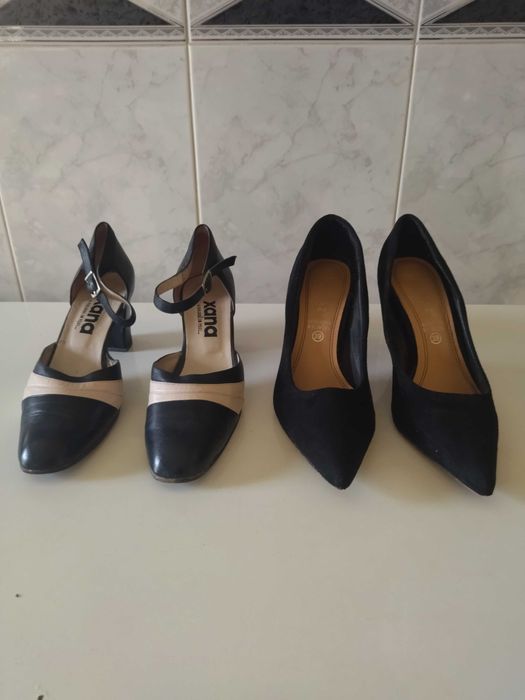 2 pares de sapatos  de senhora