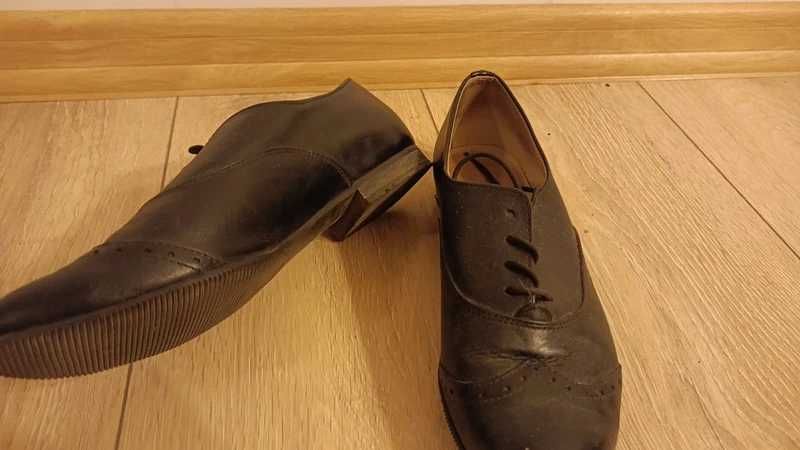 Skórzane buty damskie jazzówki