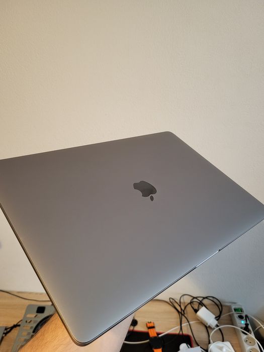 Macbook pro 15 (2017) Touch bar i7, 16GB RAM, Radeon PRO 555