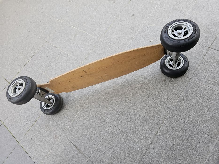 Carveboard skate