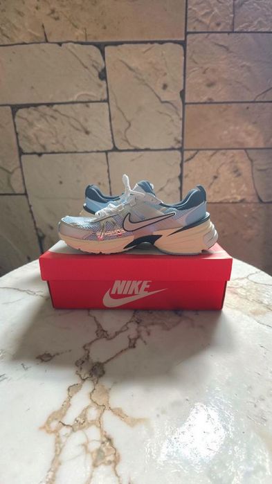 nowe oryginalne buty Nike V2K Run