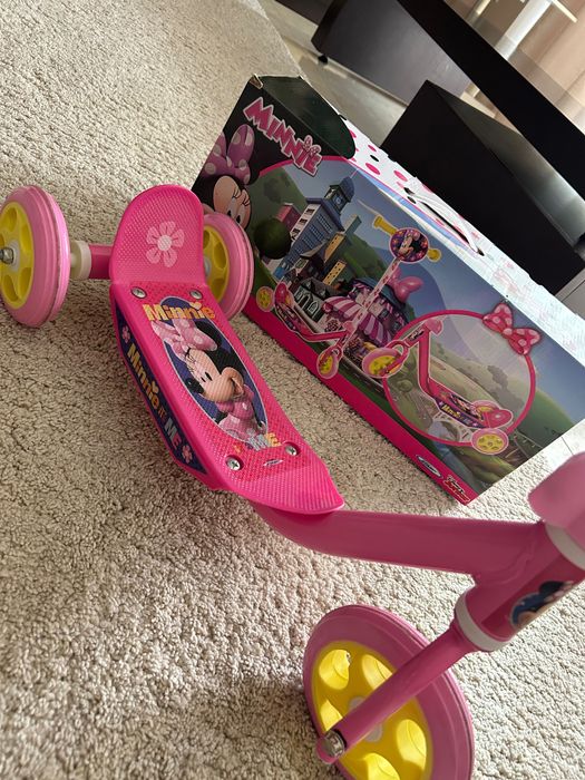 Trotinete infantil Disney Minnie rosa – como nova