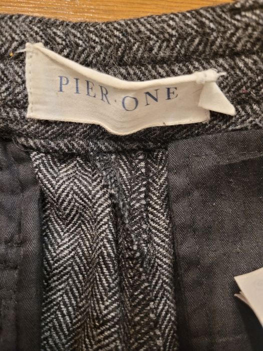 Wełniane spodnie w kant Pier One w jodełkę szare old money W32